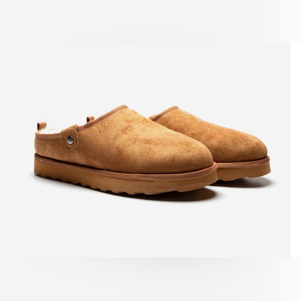 NiB Canada Weather Gear Women's Eddie Clog Shoes
Size 7
Color: Chestnut